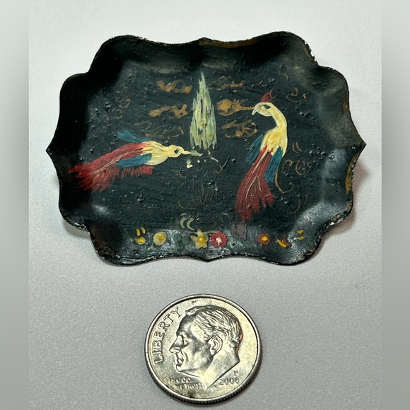 Vintage mini “tole” tray hand painted birds crane brooch pin - Picture 4 of 5